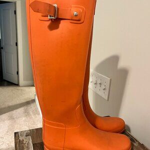 Hunter Brand rain boots size 8 coral